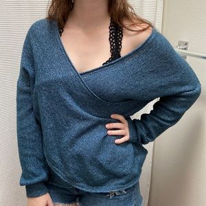 Women’s Kimchi Blue criss-cross slouchy styled sweater. Size small.